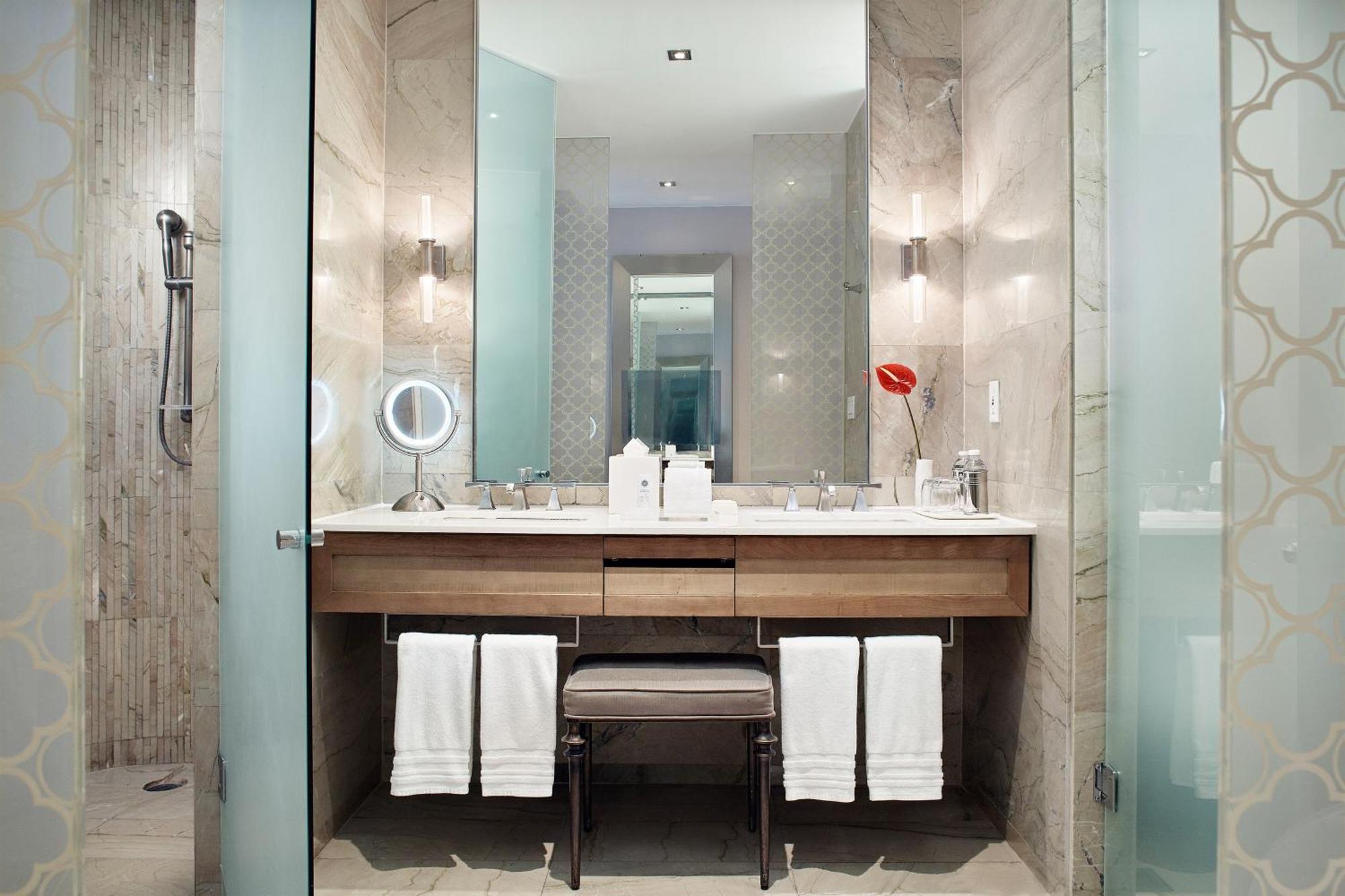 Executive King Suite with Terrace and Whirlpool - Butler Service